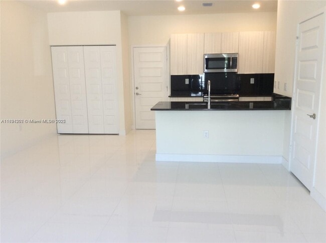 Foto del edificio - 4286 NW 83rd Ave