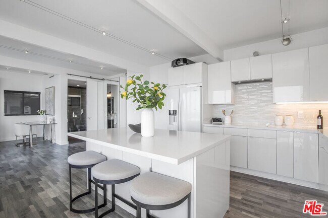 Foto del edificio - 8506 Magnolia Dr