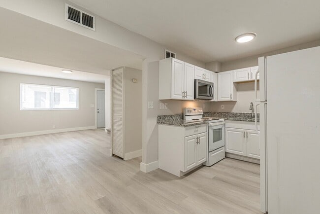 Building Photo - ZD Townhomes