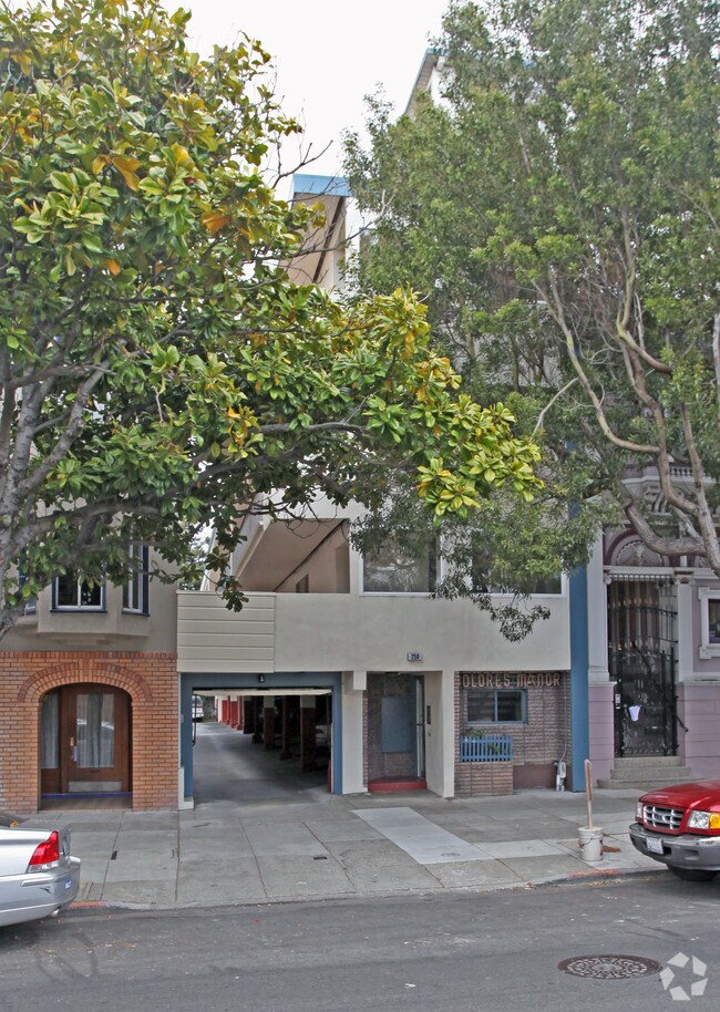 Building Photo - Dolores Manor