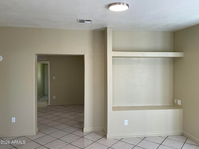 Foto del edificio - 1701 E Harvard St