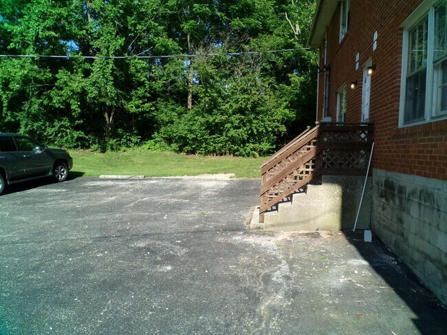 Building Photo - 102 Woodhill Ln