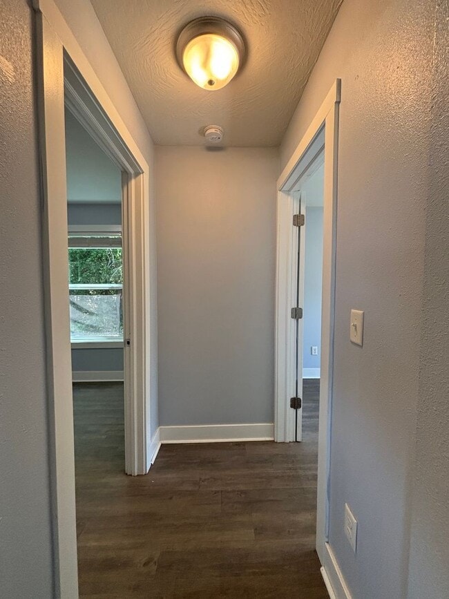 Building Photo - Recently Remodeled 3 bedroom 1 bathroom ho...