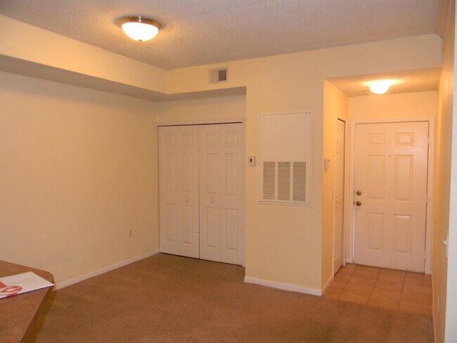 Building Photo - 13025 Mulberry Park Dr