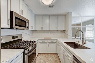 Building Photo - 2633 Durango Dr