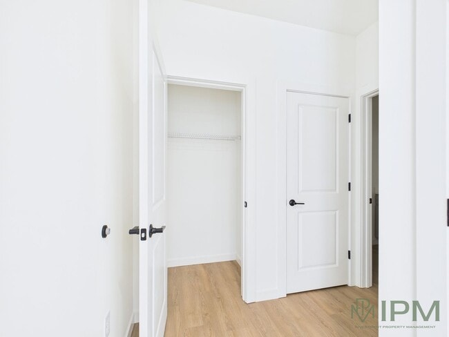 Interior Photo - 98 Penn Place