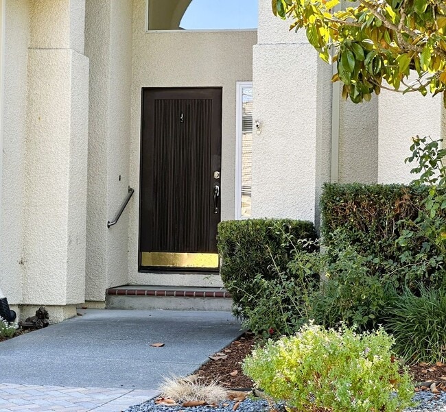 Building Photo - 2172 Dolen Pl