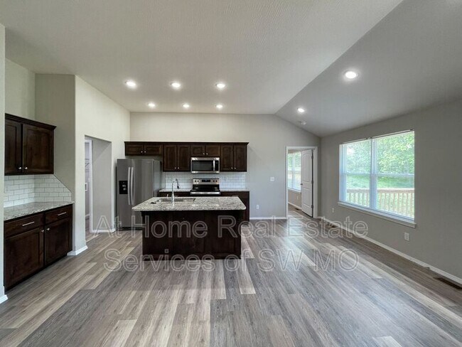 Foto del edificio - 612 Southgate Dr