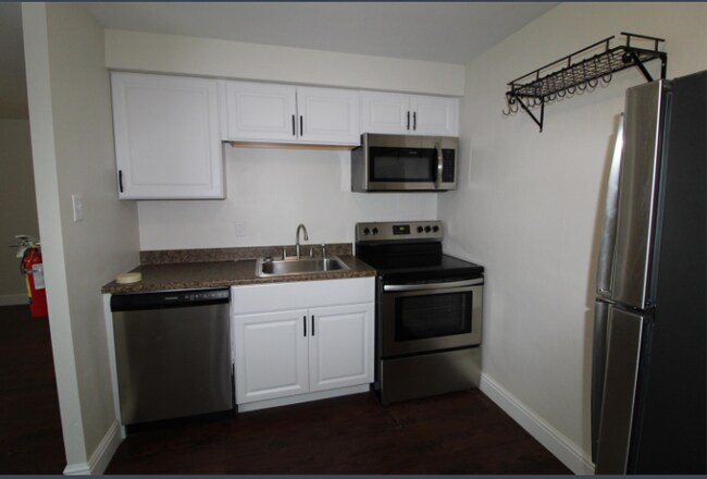 Building Photo - 52 Hawley Ave