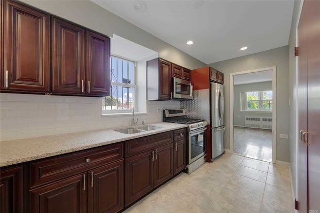 Building Photo - 745 Remsen Ave