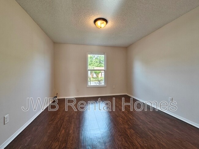 Building Photo - 2573 Jessica Ln