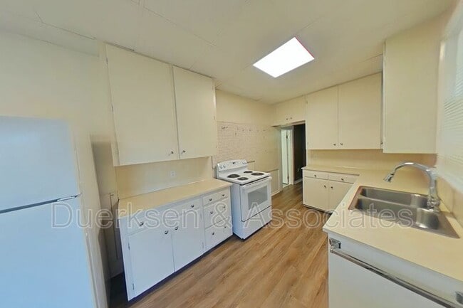 Building Photo - 3120 NW Jackson Ave