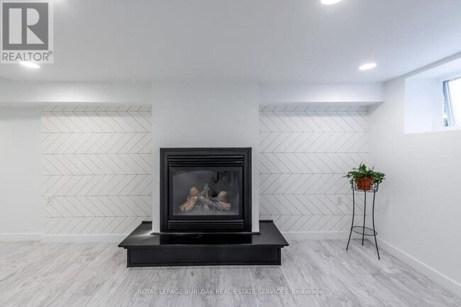 Photo du bâtiment - 257 E 17th St