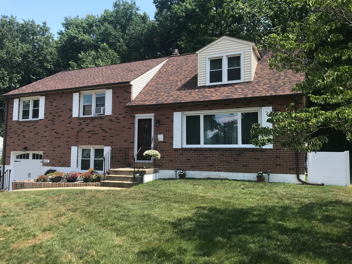 Primary Photo - 411 N Lynn Dr