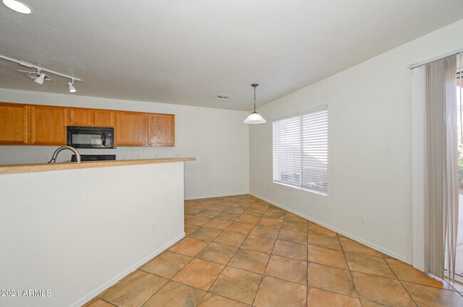 Foto del edificio - 961 S 223rd Dr