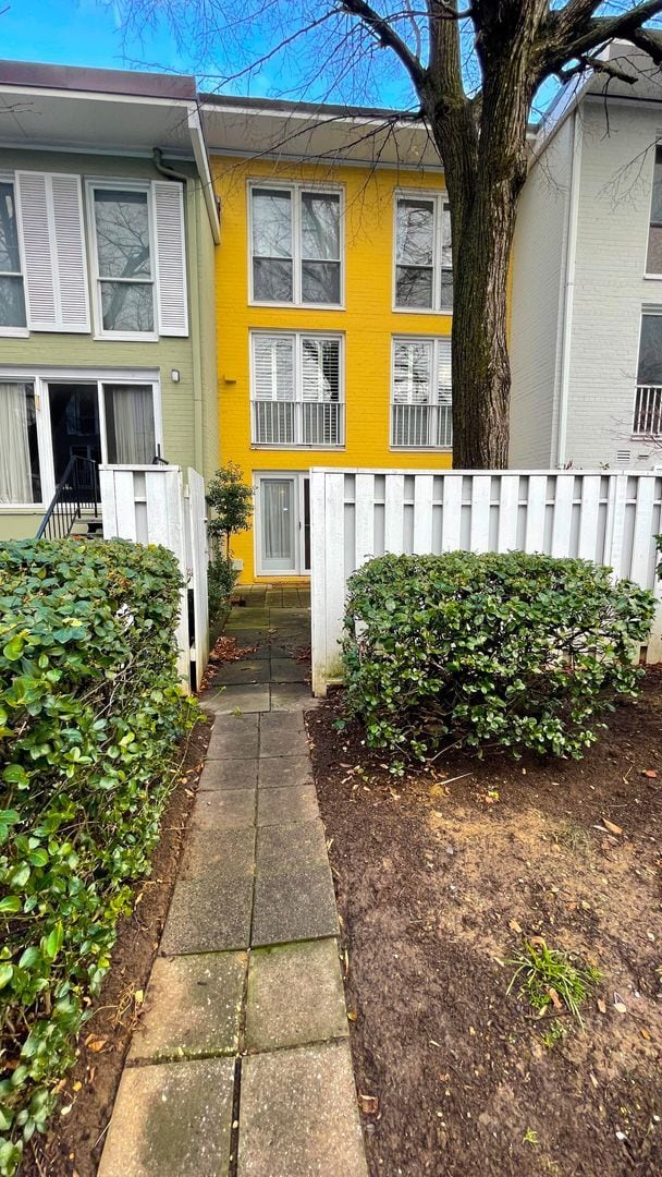 Building Photo - 773 Delaware Ave SW