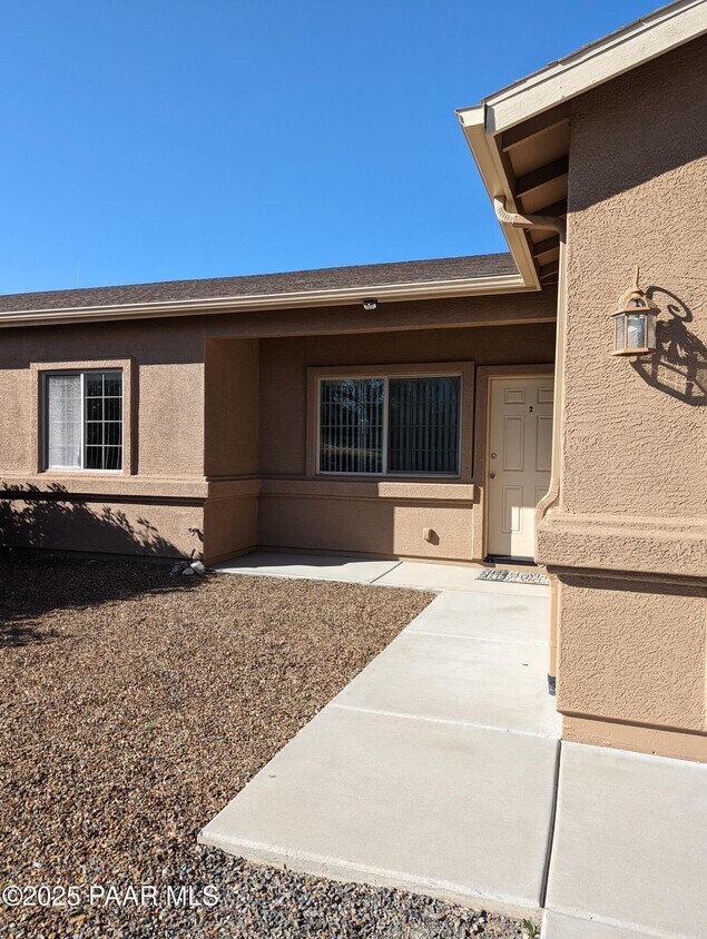 Primary Photo - 4420 N Viewpoint Dr