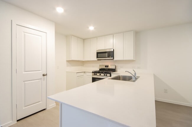 Building Photo - 31428 Moore Rd