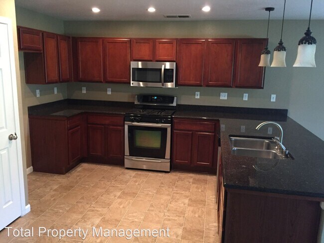 Building Photo - 4 br, 2 bath House - 4931 W. Rialto Ct.