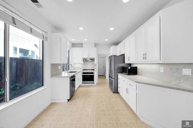 Building Photo - 1776 Wayne Cir