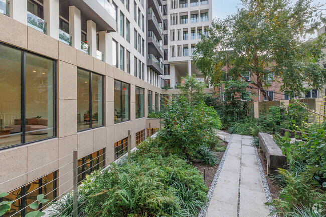 Patio interior - Saint Marks Place