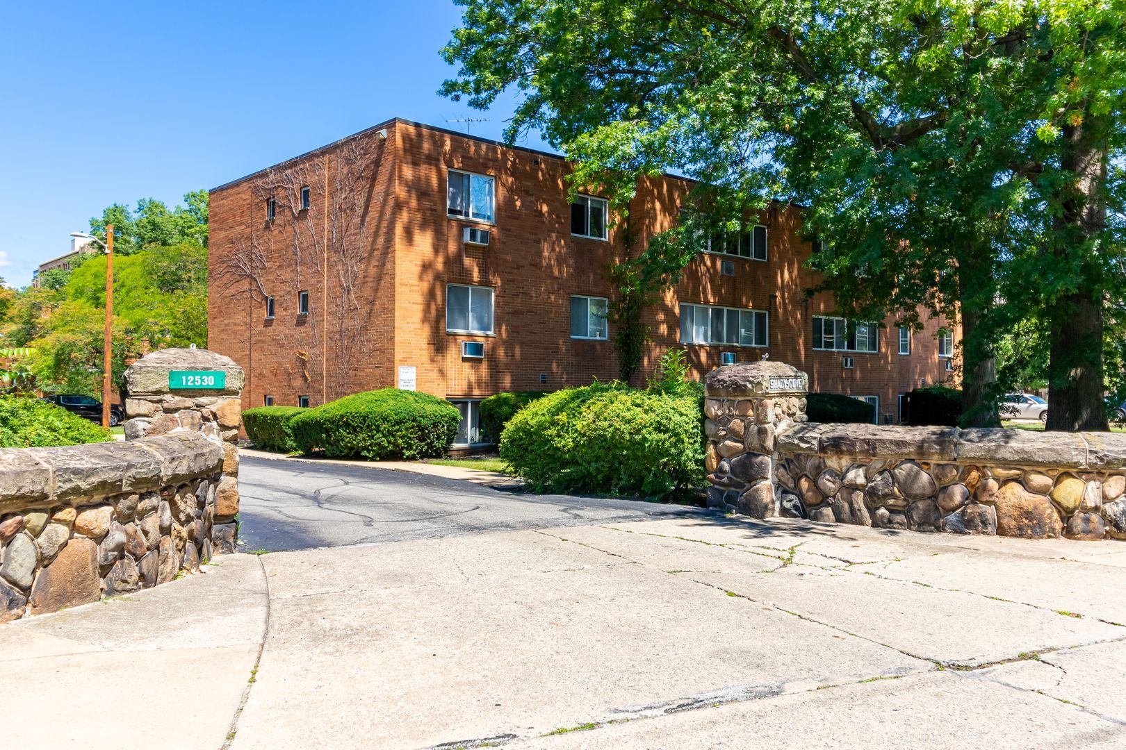 Shady Cove Apartments – 2 Bed / 1 Bath MR