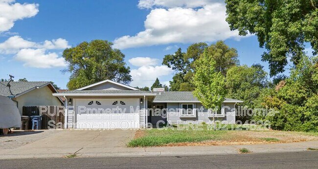 Foto del edificio - 2114 Pinetree Ct