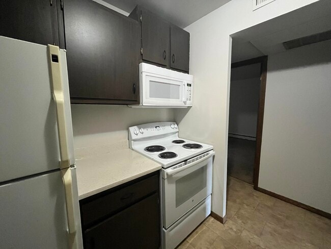 Building Photo - 6143 W Cold Spring Rd