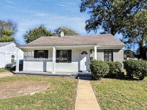 Building Photo - 3208 Winslow Rd