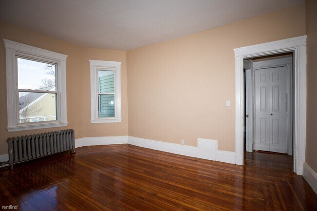 Building Photo - 3 br, 1 bath  - 22 Browning Ave Apt 3