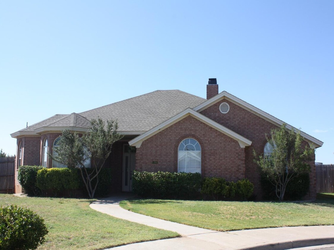 Foto principal - Spacious Home Located Within The Vicinity Of Nearby Park, Restaurants, Shopping Mall & S. Loop 289!
