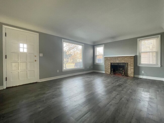 Building Photo - 505 W 70th St