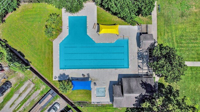Building Photo - 10850 White Oak Point Ct