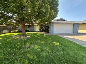 Building Photo - 9206 Thilow Dr