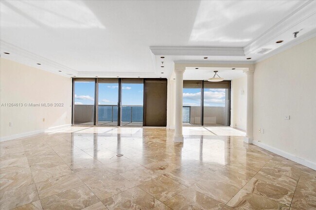 Building Photo - 5757 Collins Ave