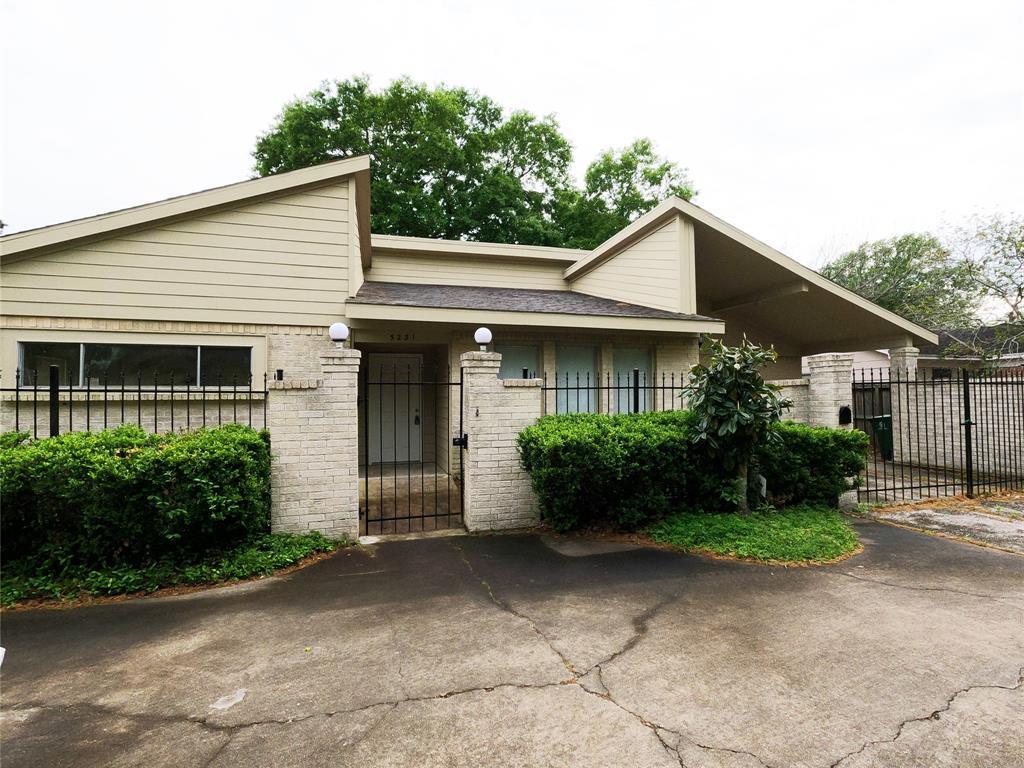 Primary Photo - 5231 Beechnut St