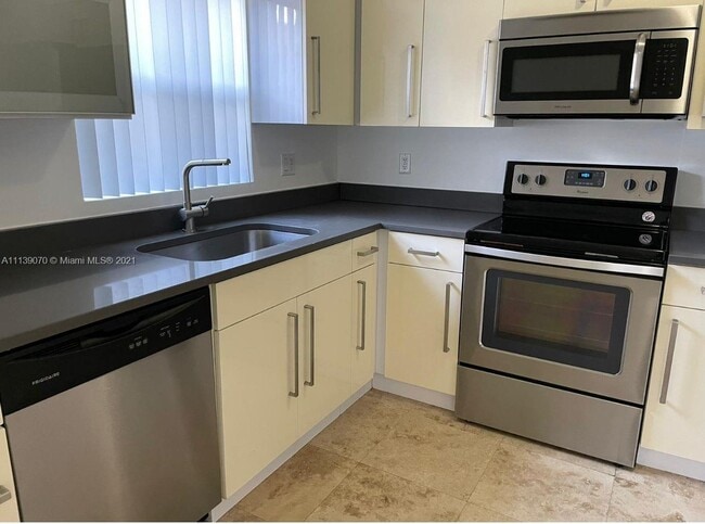 Foto del edificio - 2772 SW 31st Ct