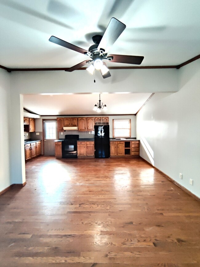 Foto del edificio - 220 E Pleasant St