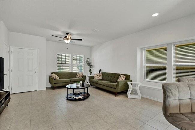 Building Photo - 380 Witchhazel Way