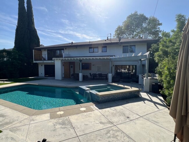 Photo - Beautifully Upgraded 5 Bed 4 Bath Orange Pool Home