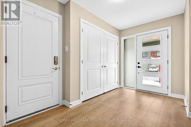 Photo du bâtiment - 348 Raheen Ct