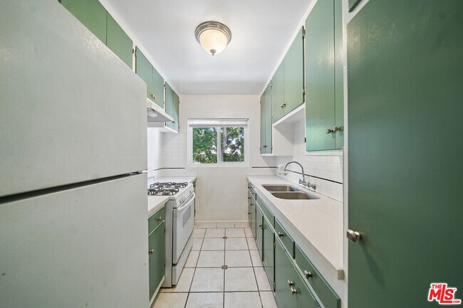 Foto del edificio - 1206 Hayworth Ave