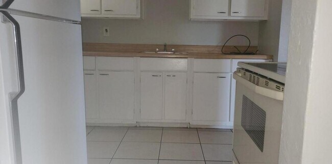 Foto del edificio - 21258 Coulton Ave