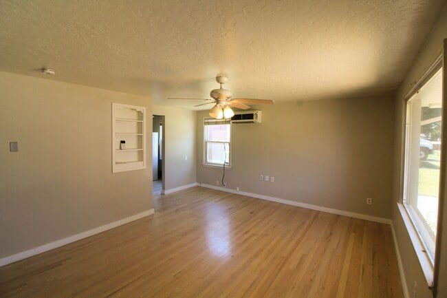 Foto del edificio - 2 Bedroom, 1 Bath Home in Kennewick