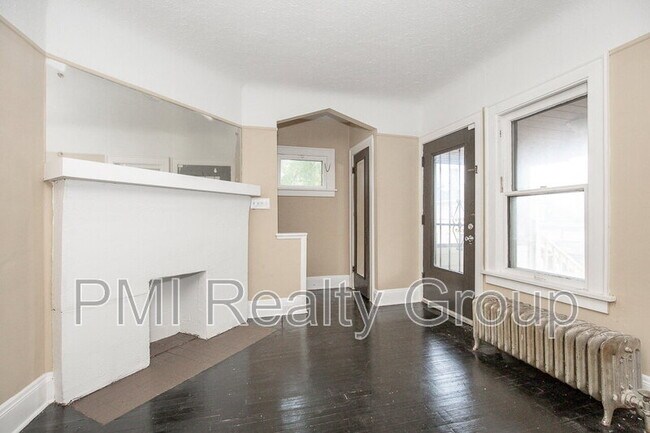 Foto del edificio - 888 Evangeline Rd