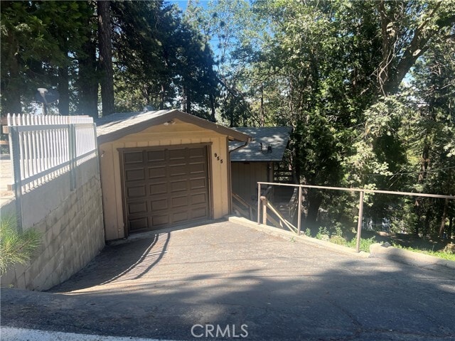 Building Photo - 955 Playground Dr