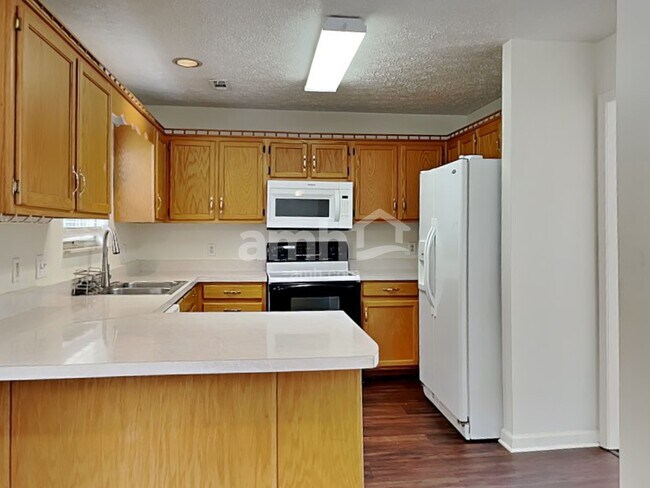 Foto del edificio - 120 Rose Garden Ln