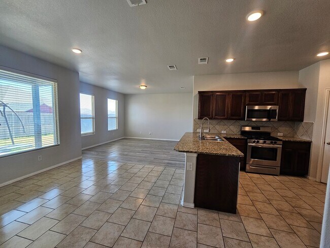 Building Photo - 7208 Brooks Ranch Rd