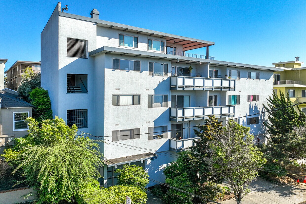 Primario - 3768 Harrison St