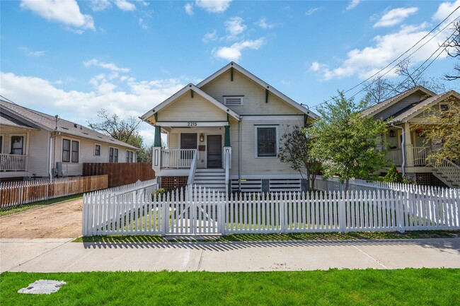 Building Photo - 2215 Gregg St